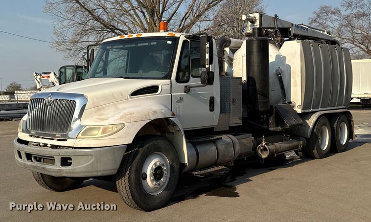 2007 International 4400 SBA hydrovac truck - DT0699
