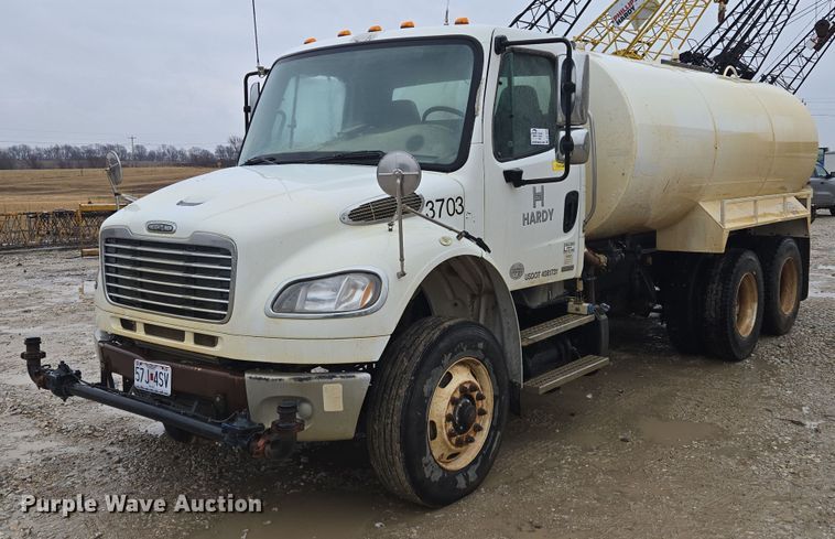 2011 Freightliner M2 water truck - DV1829