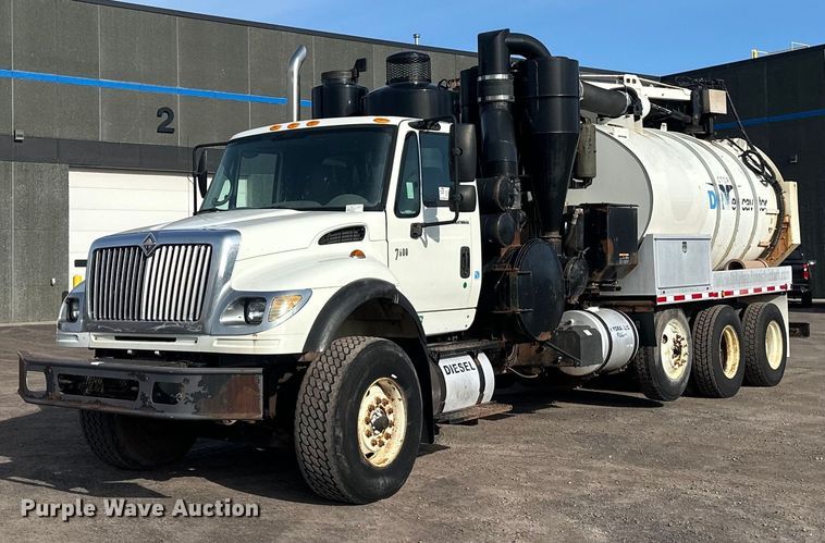 2007 International  7600 hydrovac truck - EB2481