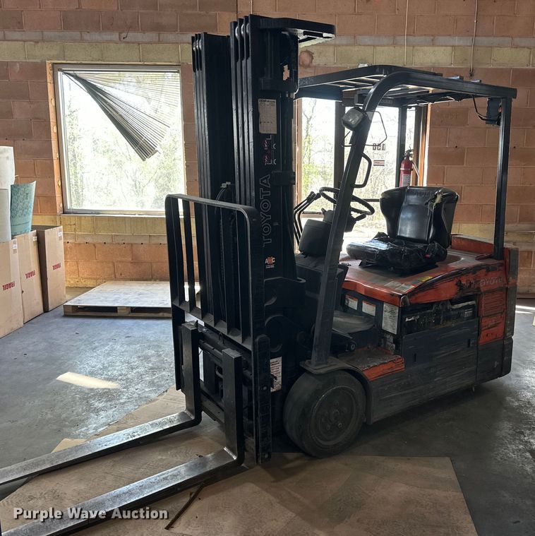 Toyota 7FBEU20 forklift - EB2493