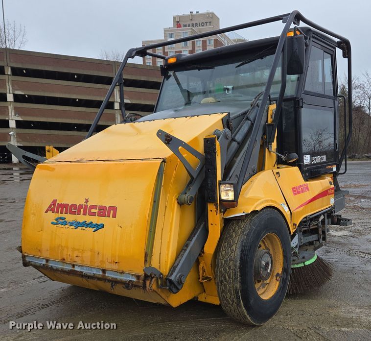 2009 Elgin Pelican Series NP street sweeper - EC4164