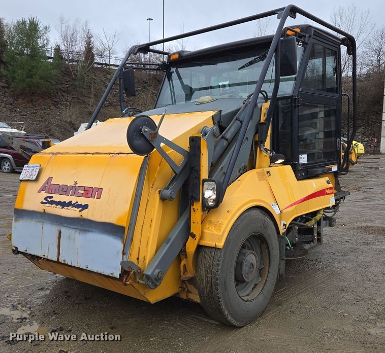 2009 Elgin Pelican Series NP street sweeper - EC4166