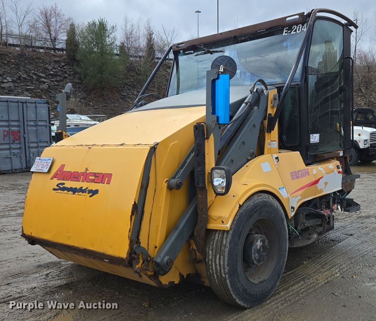 2011 Elgin Pelican Series NP street sweeper - EC4168