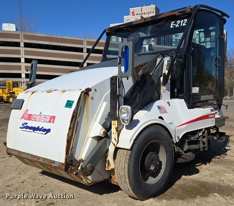 2015 Elgin Pelican Series NP street sweeper - EC4183