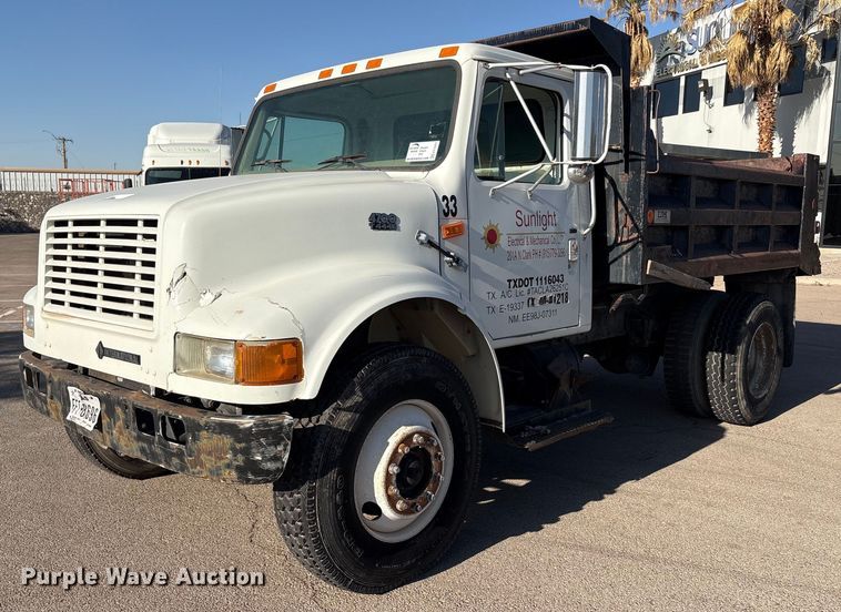 1999 International 4700 dump truck - EF3055