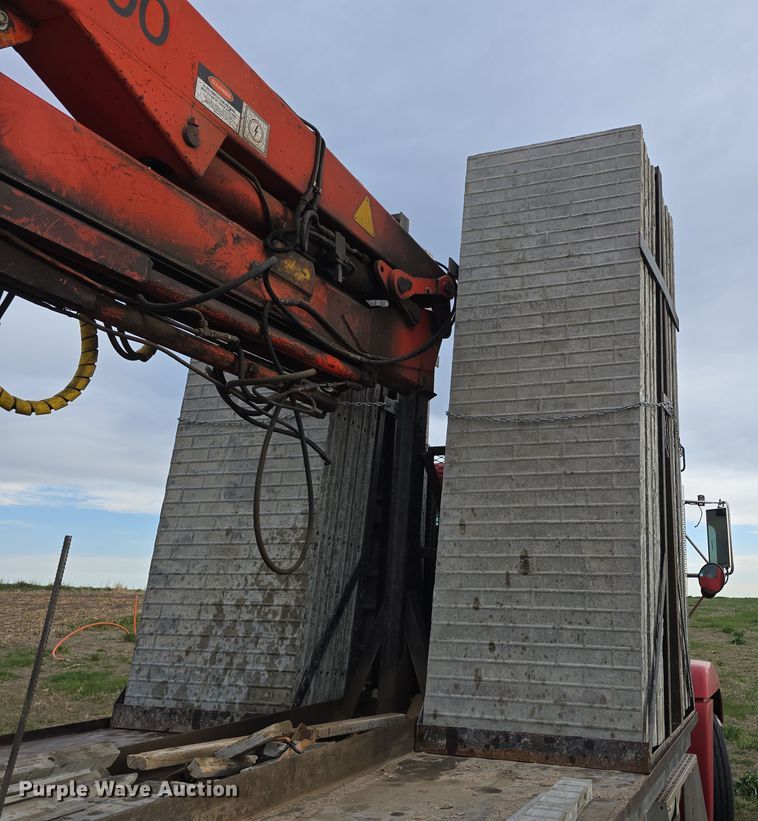 Approximately 610 concrete wall forms - EH8859