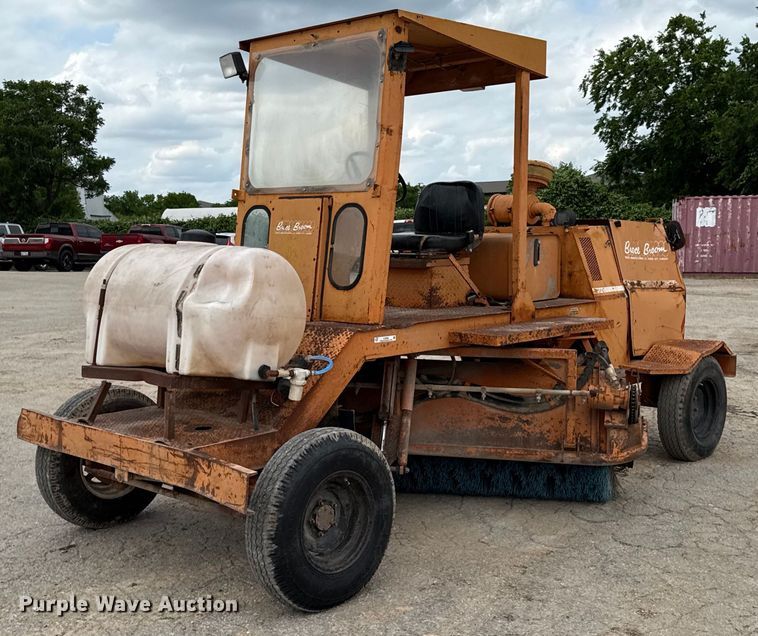 1988 Broce RJ300 broom - EJ3666
