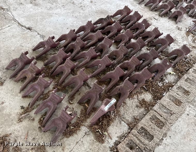 (35) bucket teeth - EJ3682