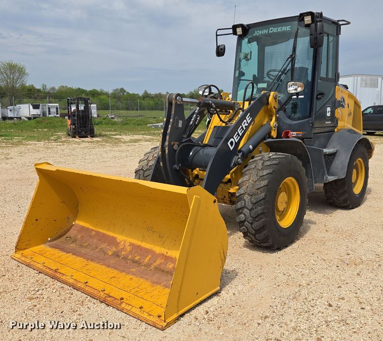 2022 John Deere 324L wheel loader - EJ7484