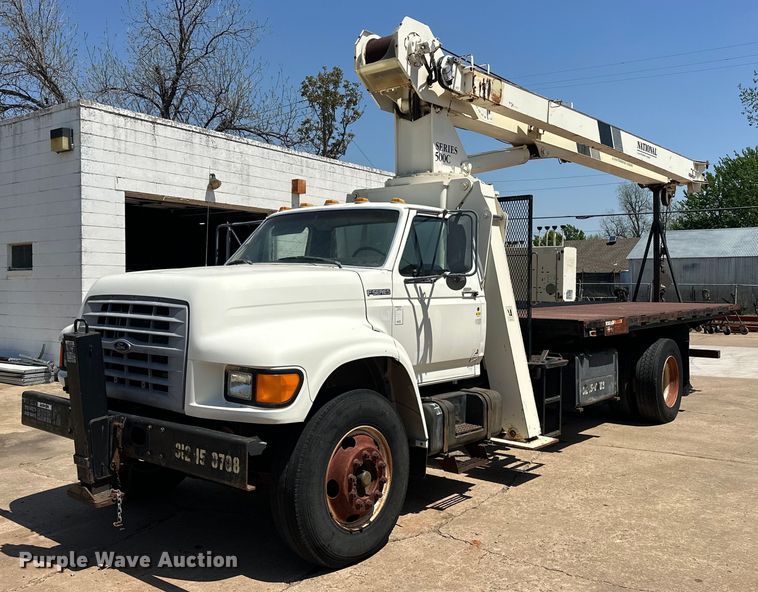 1998 Ford F800 crane truck - EJ8657