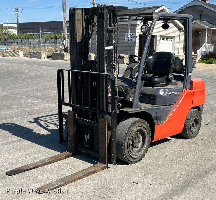 Toyota 8FGU30 forklift - EK2926