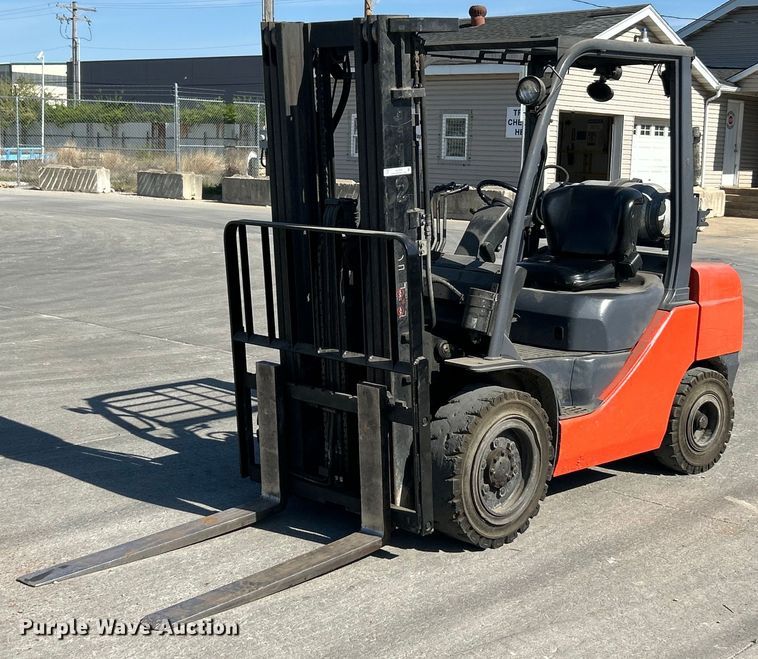 Toyota 8FGU30 forklift - EK2929