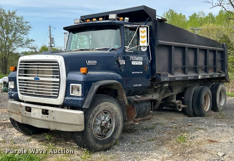 1993 Ford L8000 dump truck - EK2971