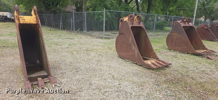 (3) Backhoe buckets - EK5179