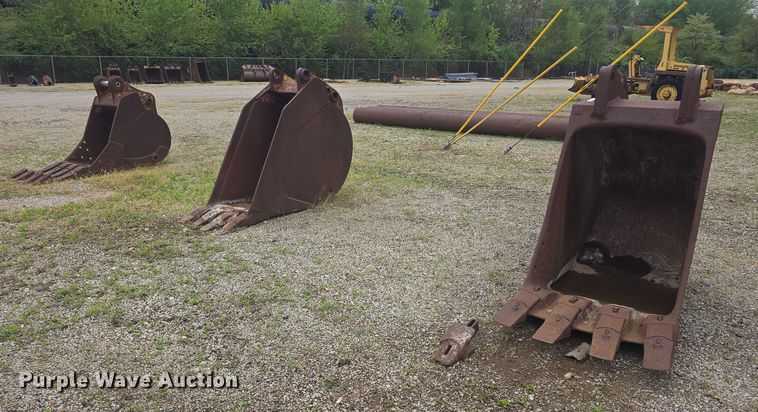 (3) Backhoe buckets - EK5180