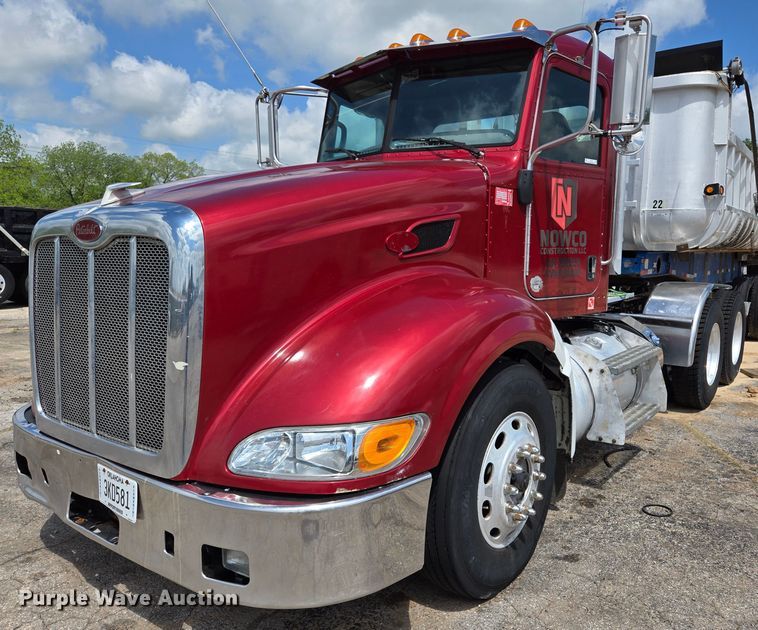 2012 Peterbilt 386 semi truck - EL2016