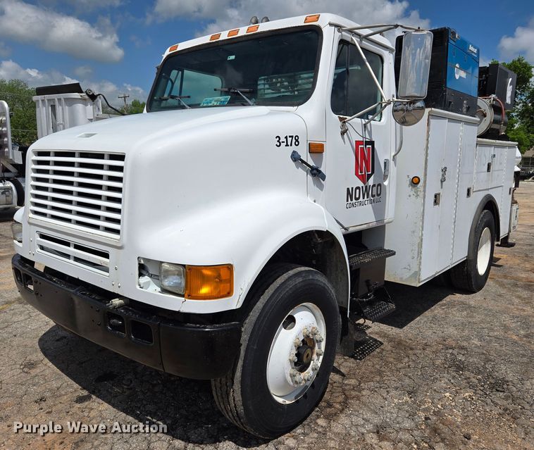 1995 International  8100 utility / service truck - EL2017