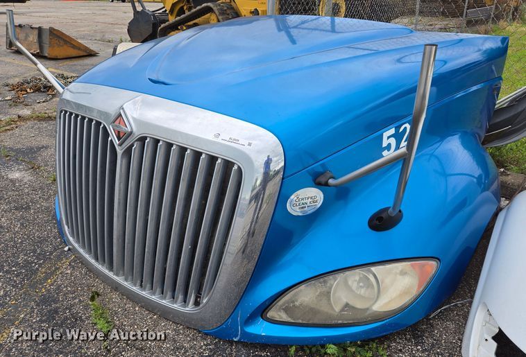 International semi truck hood - EL2026