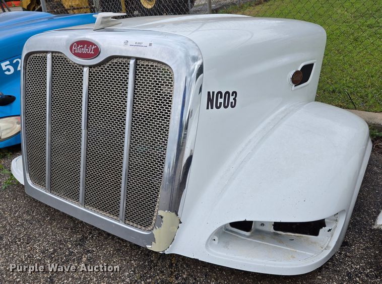 Peterbilt 386 semi truck hood - EL2027