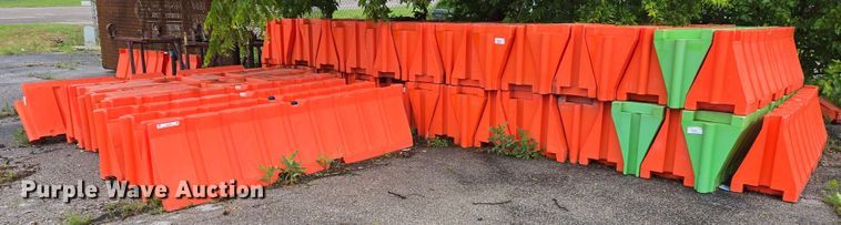(52) interlocking traffic barriers - EL2037