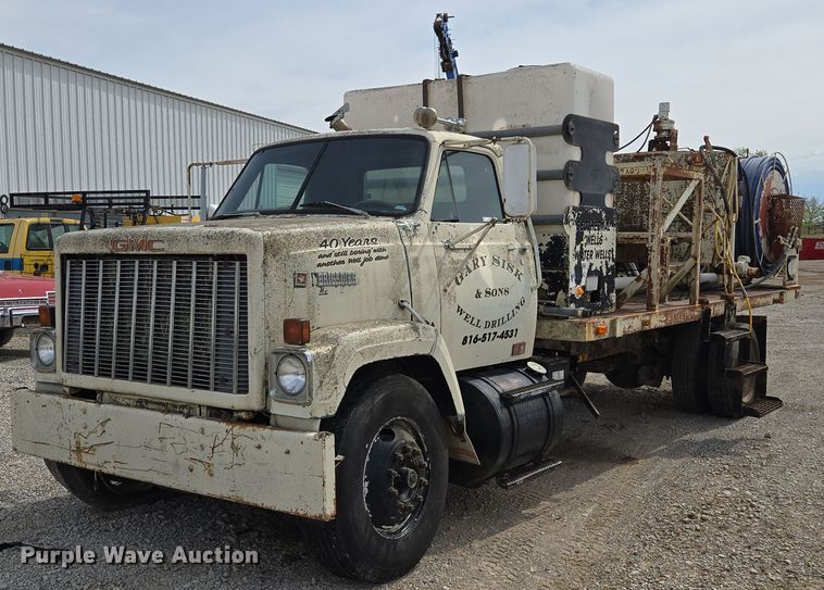 1981 GMC Brigadier flatbed truck with mud mixing system - EM7164