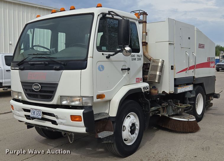 2009 Elgin Eagle  street sweeper truck - EM7169