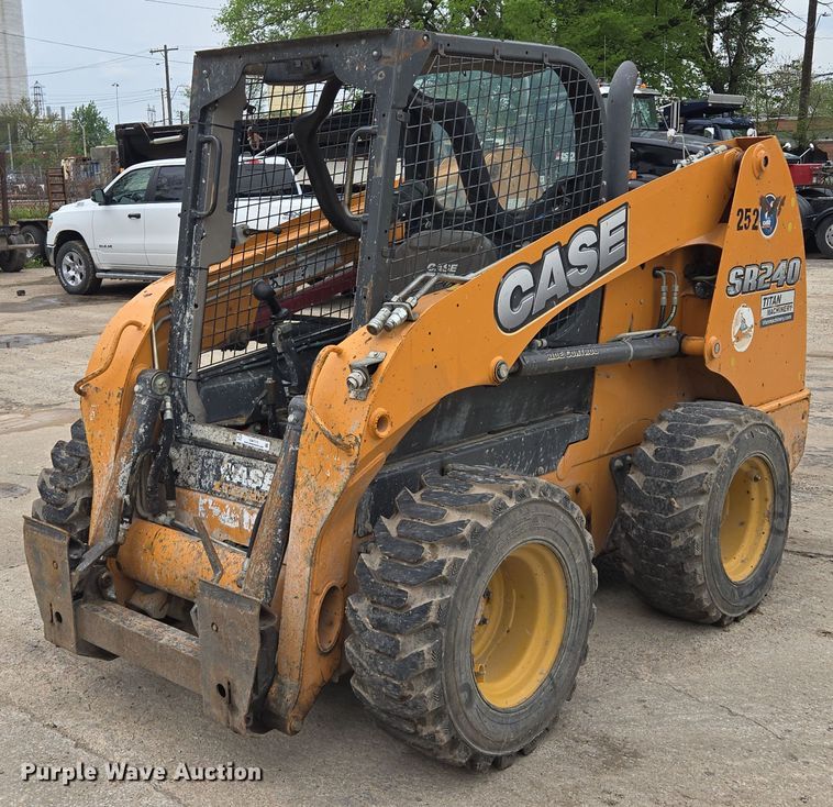 2016 Case  SR240 skid steer loader - EM7174