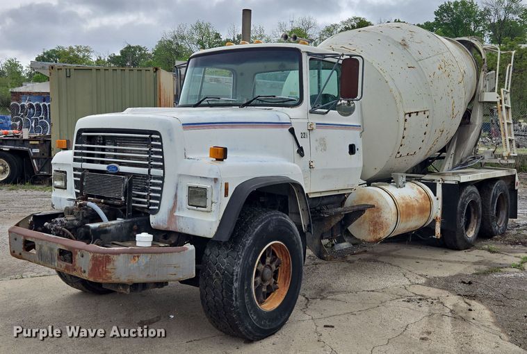 1997 Ford LT8000 ready mix truck - EM7238