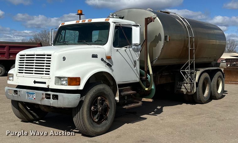 1995 International  4900 water truck - EN3016