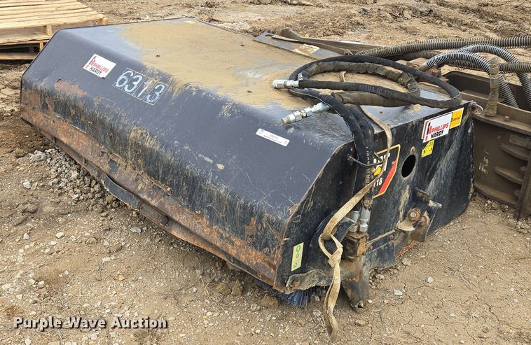 2020 Caterpillar  BU118 skid steer sweeper - EQ6758