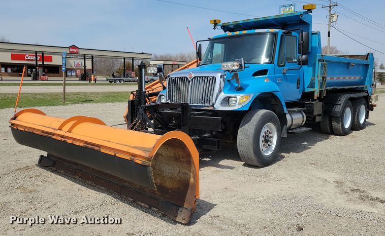 2006 International 7400 dump truck - NV9773
