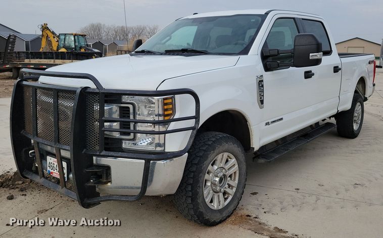 2019 Ford F250 Super Duty XLT Crew Cab pickup truck - NV9775