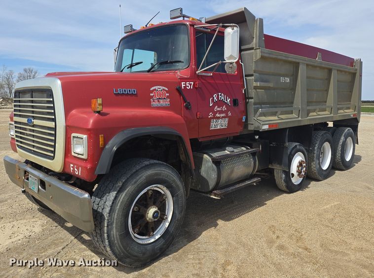 1995 Ford L8000 dump truck - NV9833