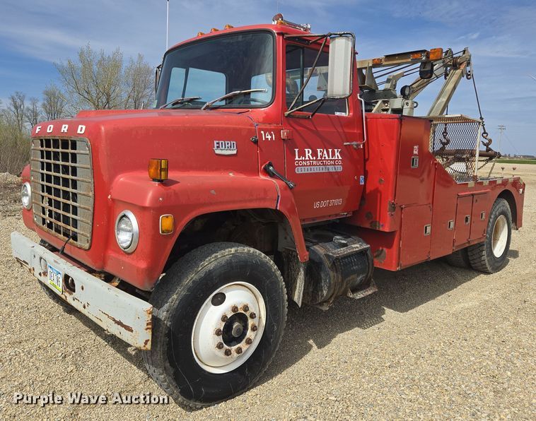 1974 Ford LN900 tow truck - NV9836
