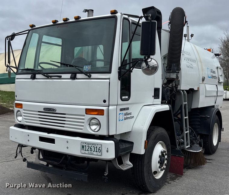 2007 Freightliner FC80 street sweeper truck - DH9927