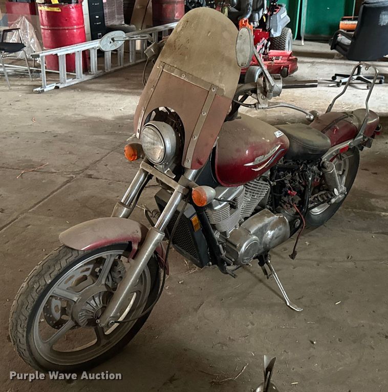 2002 Honda VT1100C Shadow motorcycle - DO0978