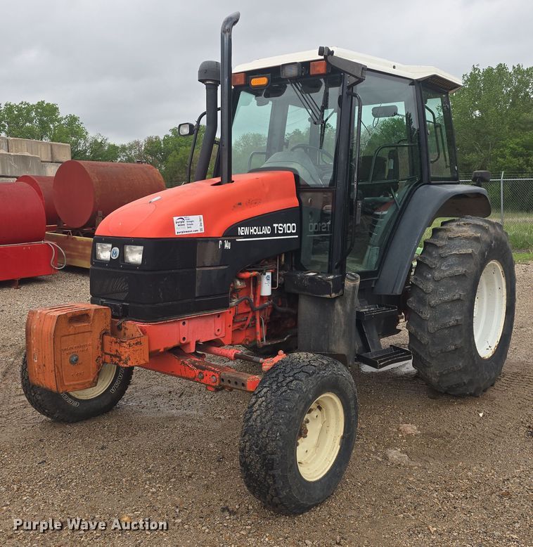 2000 New Holland TS100 tractor - DO7927