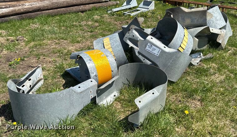 Approximately 17 guardrail end terminals - DT0719
