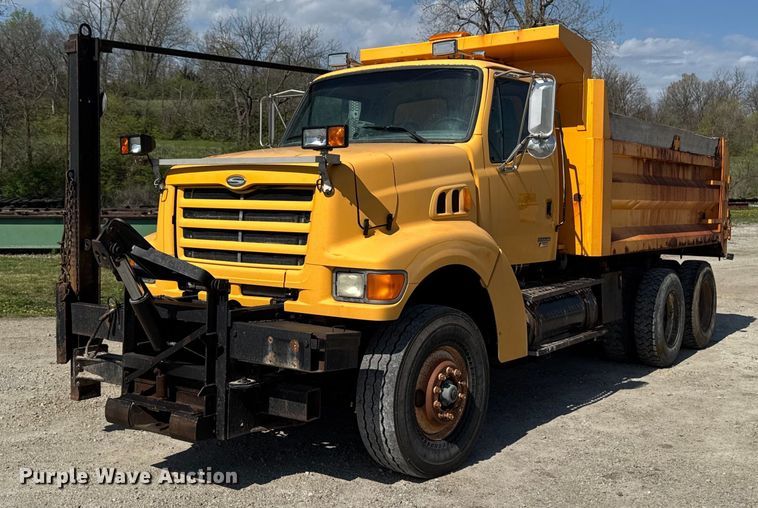 2000 Sterling LT9500 dump truck - DT0730