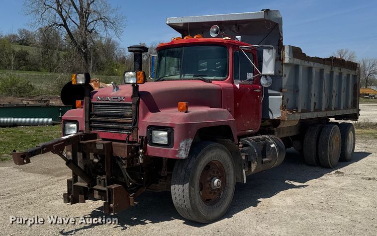1999 Mack RD688S dump truck - DT0734