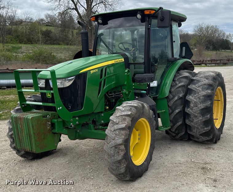 2017 John Deere 5100E MFWD tractor - DT0735