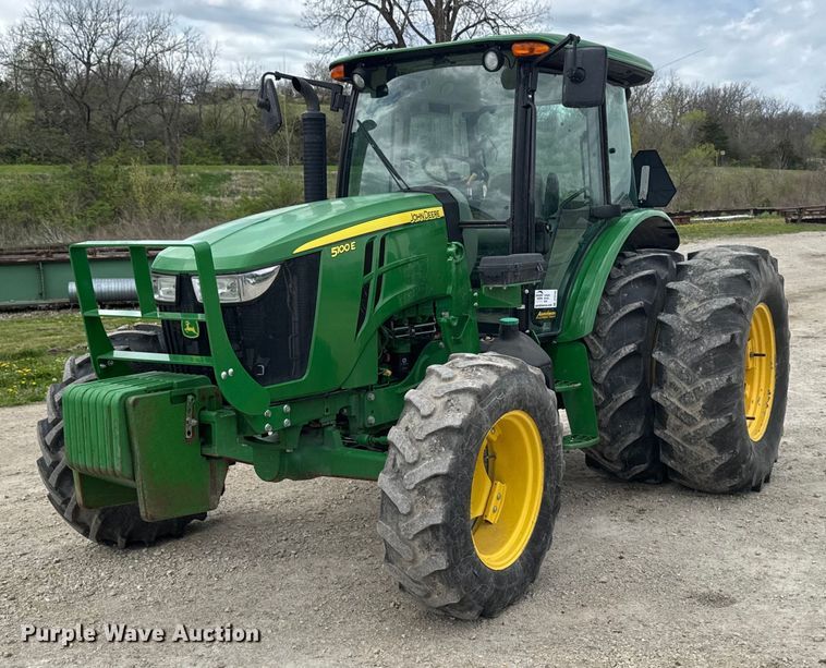 2017 John Deere 5100E MFWD tractor - DT0736