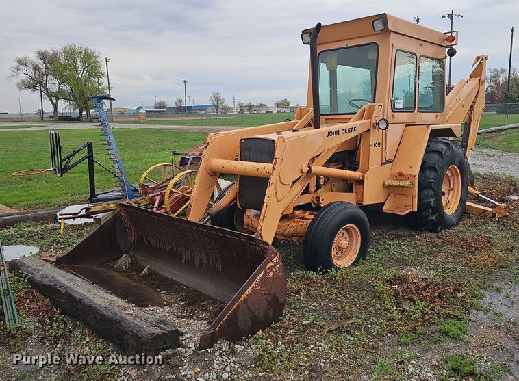 1981 John Deere 410B backhoe - DT6813