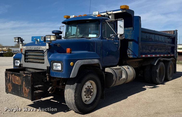 2000 Mack RD688S dump truck - DV2545