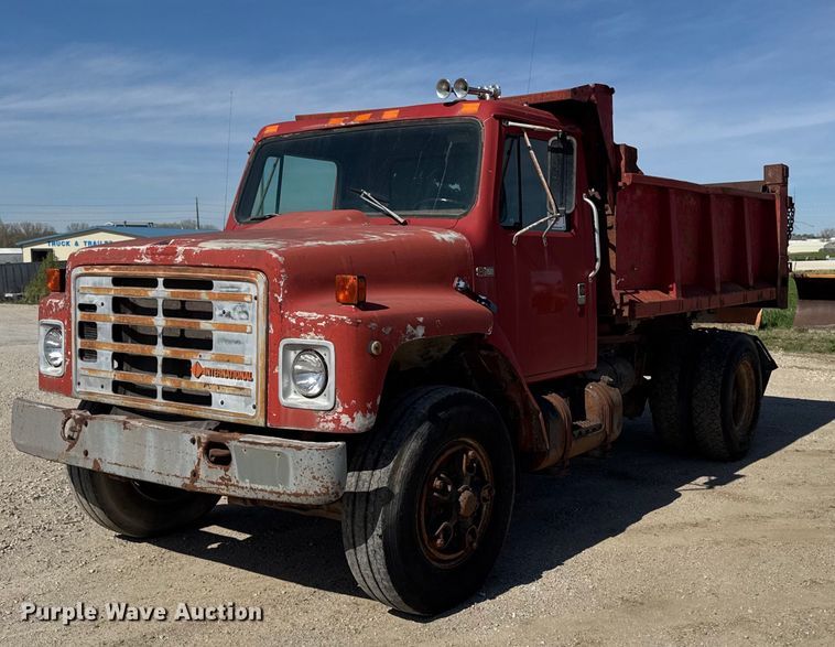1987 International 1954 dump truck - DV2546