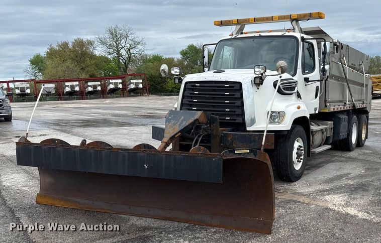 2015 Freightliner 108SD dump truck - DY8073