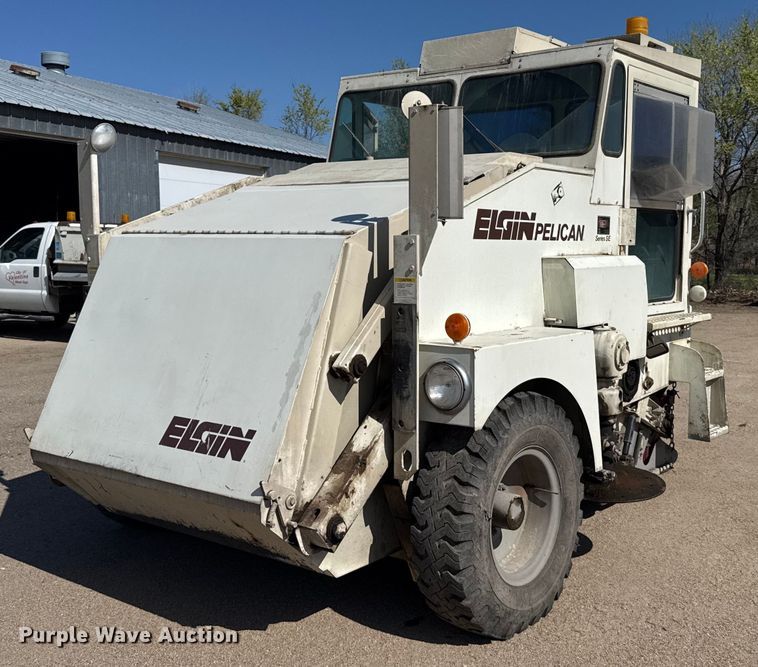 1994 Elgin Pelican S street sweeper - EG6414