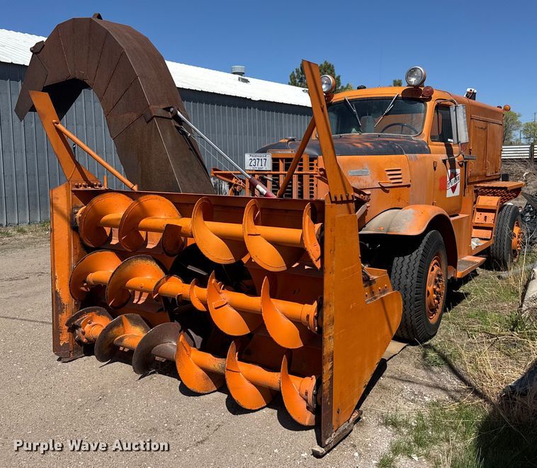 1961 Oshkosh W-616-R snow blower truck - EG6419