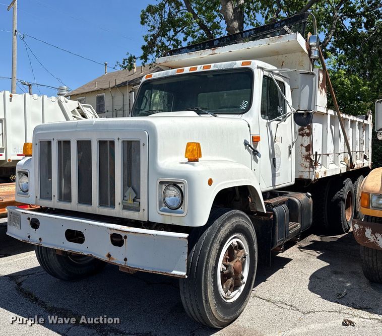 1995 International 2554 dump truck - EG8349