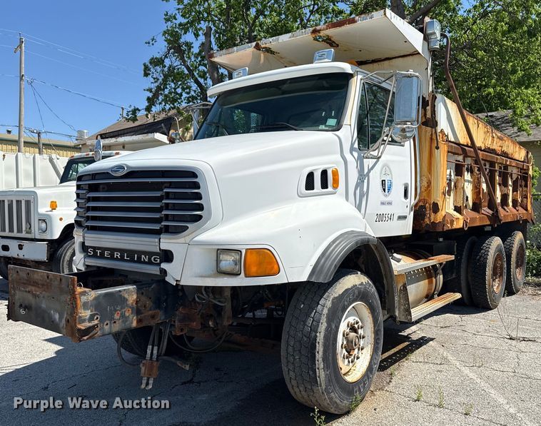 2005 Sterling L8500 dump truck - EG8352